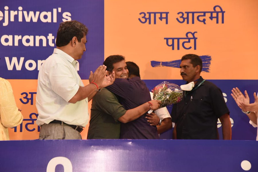 AmitPalekar10's tweet photo. Overwhelmed to have encouragement from Shri @ArvindKejriwal Ji. His humility, honesty & vision, is an inspiration for those, who want to make the holistic transformation in society.
Goa & Goans look for a truly dedicated and micromanaged Government.
#AKinGoa https://t.co/1BoEPmVYSK