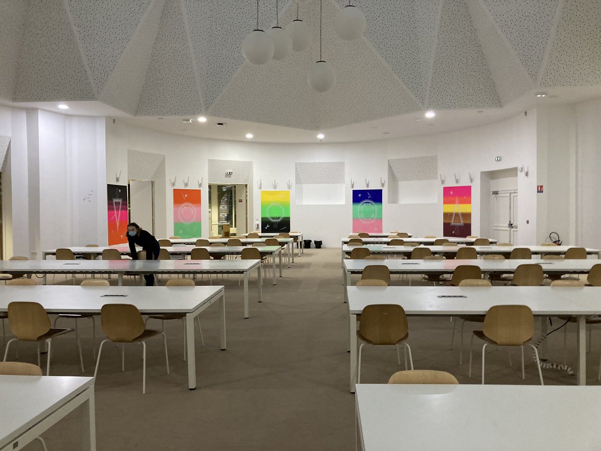 perrlemrr's tweet photo. Hier dans ces salles il y’avait un groupe de rock, un DJ Set, du stand up improvisé, un bar à champagne, des gens mangeant des petits fours et 209 personnes debout sur les tables … ce matin on remet les chaises et c’est reparti https://t.co/TaY301HLOv