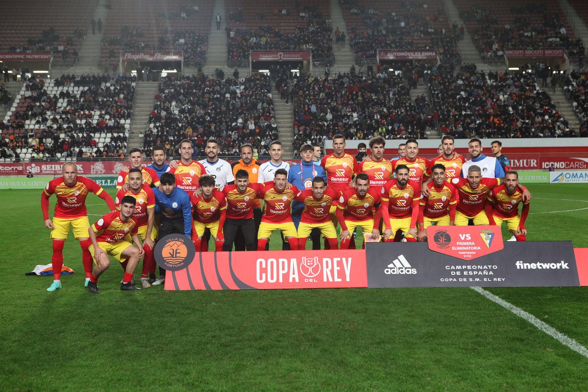 <a href="/VilladeFortuna/">C.D. Villa de Fortuna</a> hicieron historia y su nombre figura representando a la Región en la Copa del Rey. Cayeron con orgullo y dieron la cara ante todo un Primera División. Aquí nuestra galería de fotos para el recuerdo goldelmurcia.es/media-gdm/foto… #villadefortunacadiz