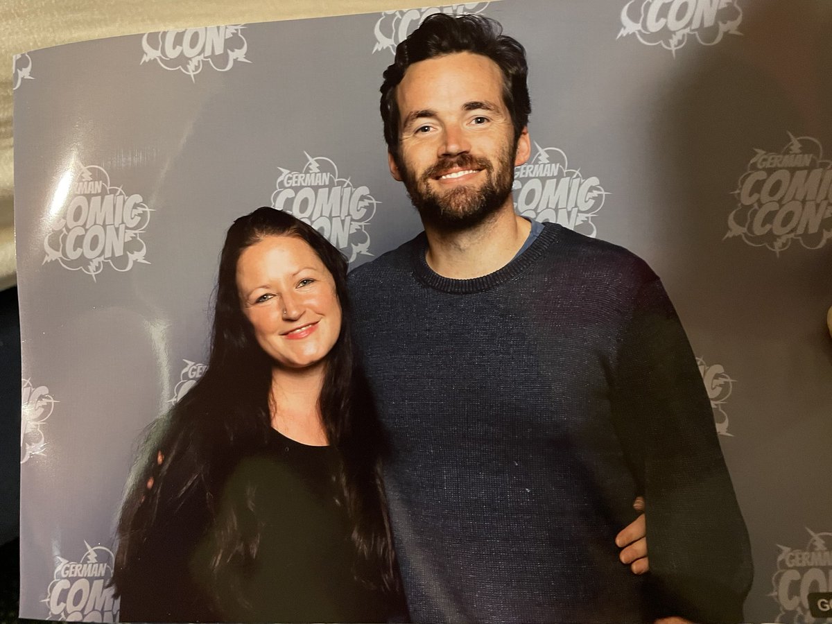 eowyn2002's tweet photo. After a long wait of 2 years i finally got my pic with @IANMHARDING 🤫😀 #prettylittleliars #gccdortmund https://t.co/BZF8eq7kXC