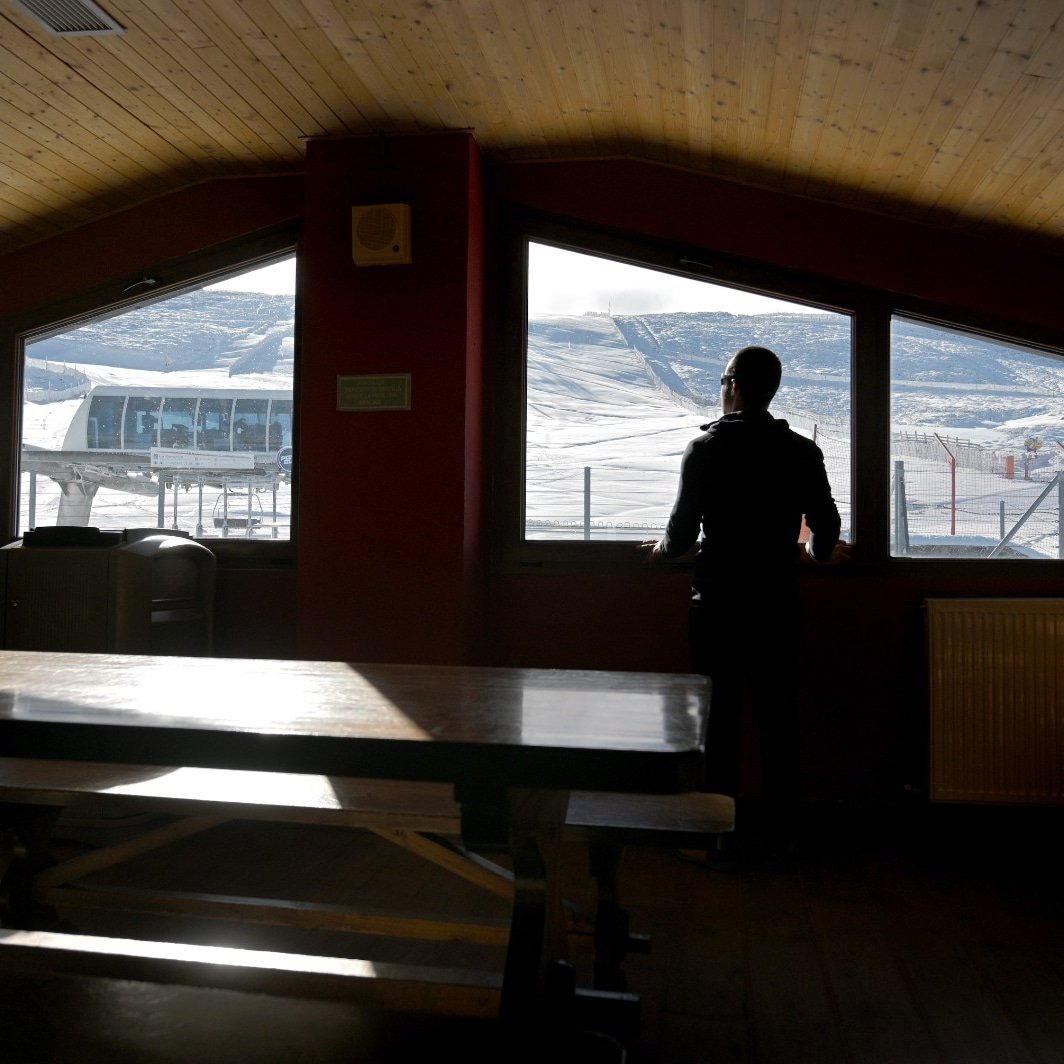 la_covatilla's tweet photo. ☕ Aunque no tenemos nieve suficiente para abrir estos días, los servicios de restauración y tienda están disponibles durante todo el puente.
❄️ ¡Ah! Y esperamos nevadas estos días.

#bejar #sierrabejar #lacovatilla https://t.co/mQVBsVY4dH