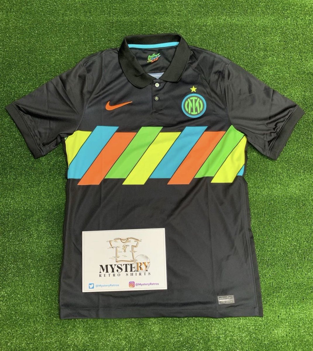 If Ronaldo or Zaha scores first this afternoon in United v Palace we’ll giveaway a MysteryRetroShirts.co.uk 🎁

Retweet &amp; follow us to enter!📲