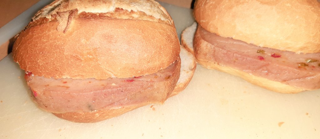 Der1HerrKarl's tweet photo. Männerfrühstück #Lewakas #Pfefferoni
#sonntag https://t.co/064NRdprtq