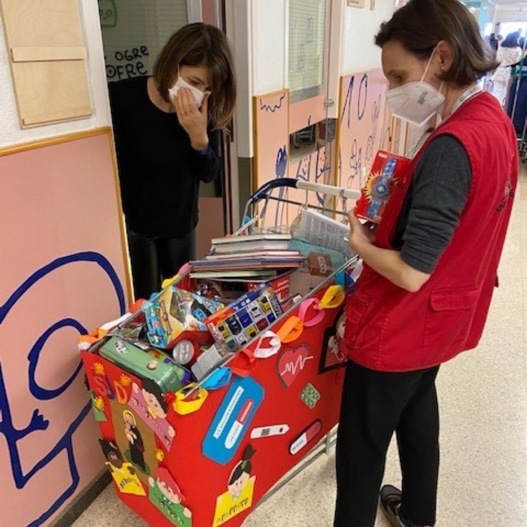 SJDbarcelona_es's tweet photo. Hoy #DíaInternacionaldelVoluntariado queremos hacer un reconocimiento de todo corazón 💓a todo el equipo de voluntariado de @SJDbarcelona_es.

 🥰 Gracias por vuestra generosidad y compromiso con los valores de la Orden Hospitalaria de San Juan de Dios. https://t.co/MO4tnI16nw