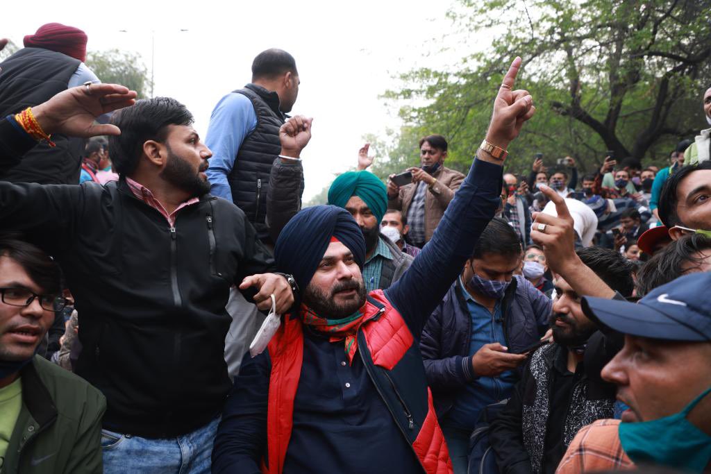 An ounce of performance is worth a pound of preachment, practice what you preach <a href="/ArvindKejriwal/">Arvind Kejriwal</a> Ji … Delhi School Teachers say they are treated as bonded labour &amp; daily wagers, paid per day, no payment for holidays or weekends, No guarantee of contract, removed without notice !