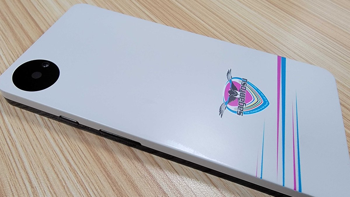 サガン鳥栖スマホの実物デザインです イラストより遥かにイケてます 
