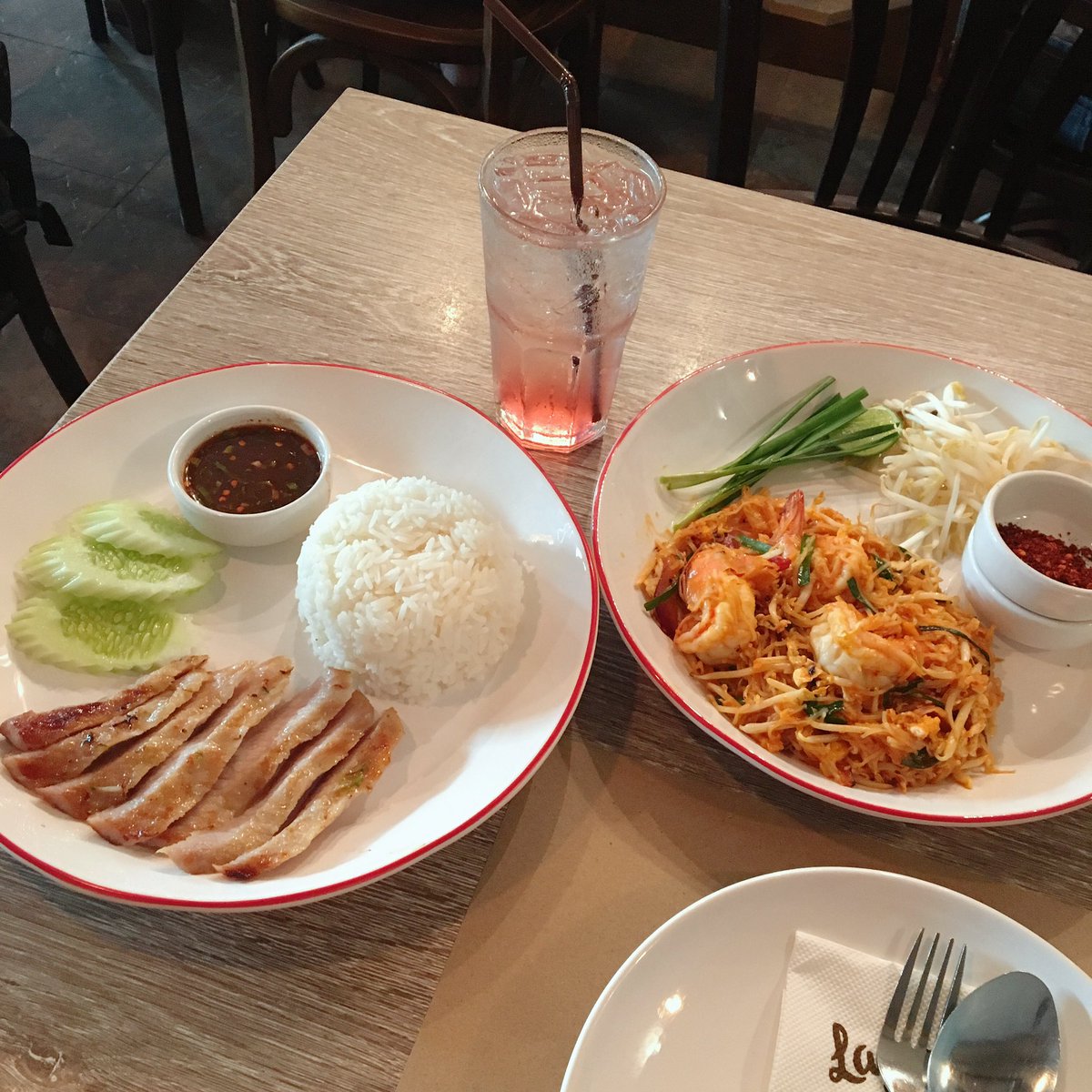 dab_bam_'s tweet photo. 태국에서 먹은 게 딱 요런 스탈이었는데 Lay Lao나 คำพูน 팟타이가 내 입맛에 최고였다 서울에선 썸머타이가 젤 내 스탈💖 https://t.co/sRkhsjHs7c