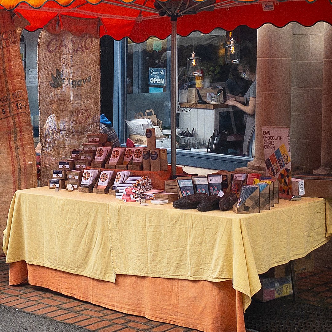 CocoCaravan's tweet photo. Find us at the Frome Independent Market @morethanamarket today from 10 AM till 3 PM! We love taking our chocolate around the country and sharing it with everyone, it's great to be involved in the market today! π
#frome #chocolate #morethanamarket #fromeindependent #shopfrome https://t.co/3DUlHnEt5Y