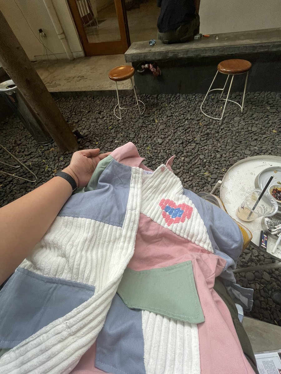 febriann17's tweet photo. Oh ini jaket dari sofi tuh https://t.co/u5kdYcTFjn