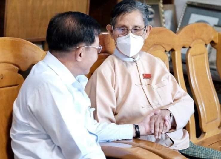 26_HLA's tweet photo. Myanmar's coup leader Min Aung Hlaing meets U Tin Oo, a patron of National League for Democrac at 9:00 am today while State Counsellor Aung San Suu Kyi is detained in custody in Naypyidaw.  #HelpMyanmarIDPs #Dec5Coup #WhatsHappeningInMyanmar https://t.co/FjJNP9i1k3