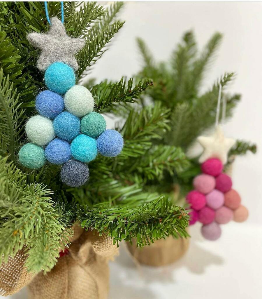 Join us at TODAY @denbies_wine_estate -it’s going to be rocking 🎁🎄🛍🌟☀️🧁

🛍 conservatory cafe
🛍 free entry &amp; parking
🛍 11am - 4pm

🛍🌹🍰❤️🛍🍰☕️❤️😀
#Banstead #Camberley #Caterham #Chertsey #Chobham #Cobham #Cranleigh #Croydon #Dorking #Egham #… instagr.am/p/CXGBUGrsxpm/