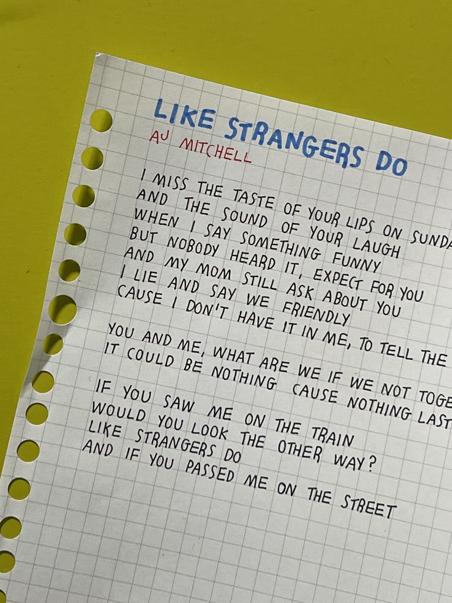 เป็นคนที่ชอบจดเนื้อเพลงมากๆๆๆ เวลาชอบเพลงไหน จะเปิดเพลงนั้นวนไป แล้วก็จดเนื้อเพลงไปด้วย เพลินมากๆๆๆ