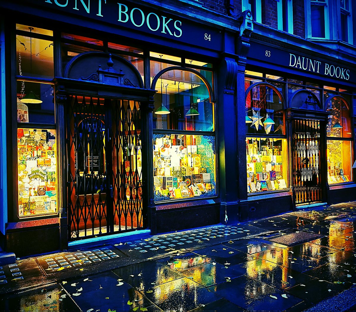 Walked past our fellow booksellers <a href="/Dauntbooks/">Daunt Books</a> Marylebone at 7am this morning, in the rain, on the way to the station. The whole scene looked like it was painted by Van Gogh.