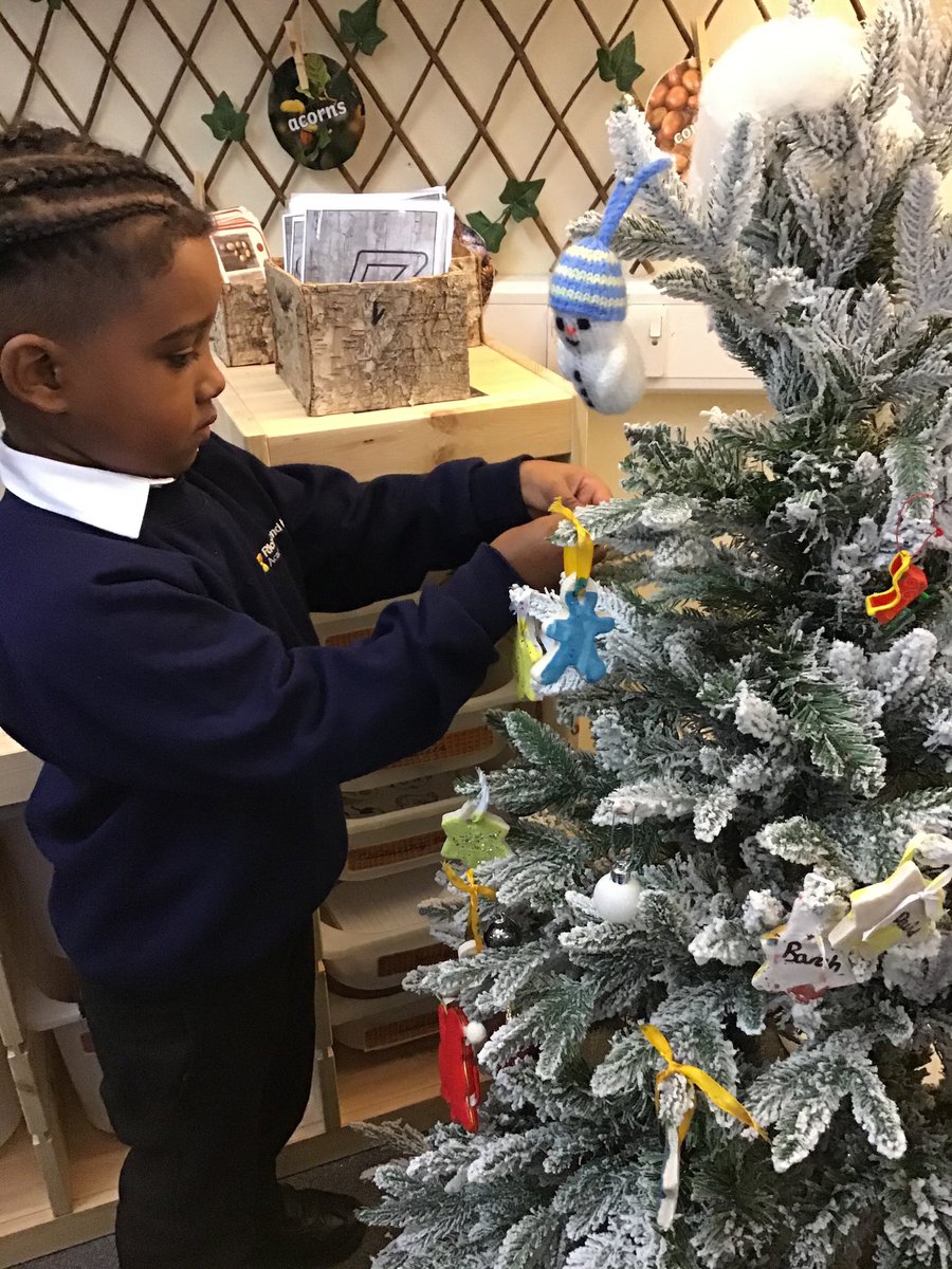 RHALeeds_EY's tweet photo. In our theme lessons we made saltdough decorations by mixing ingredients and then cutting out our Christmas shape. We then decorated our saltdough and placed them onto our class tree 🌲 https://t.co/YozljPm1TK