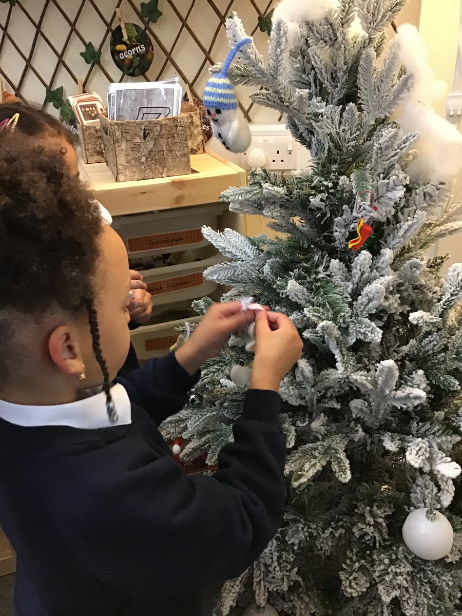 RHALeeds_EY's tweet photo. In our theme lessons we made saltdough decorations by mixing ingredients and then cutting out our Christmas shape. We then decorated our saltdough and placed them onto our class tree 🌲 https://t.co/YozljPm1TK