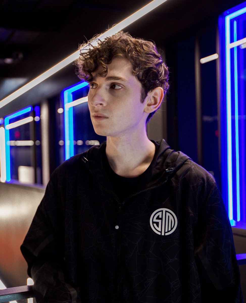 leaflins's tweet image. 5up, stream dead by daylight thanks

rts r cool !

#fitchecksfor5up