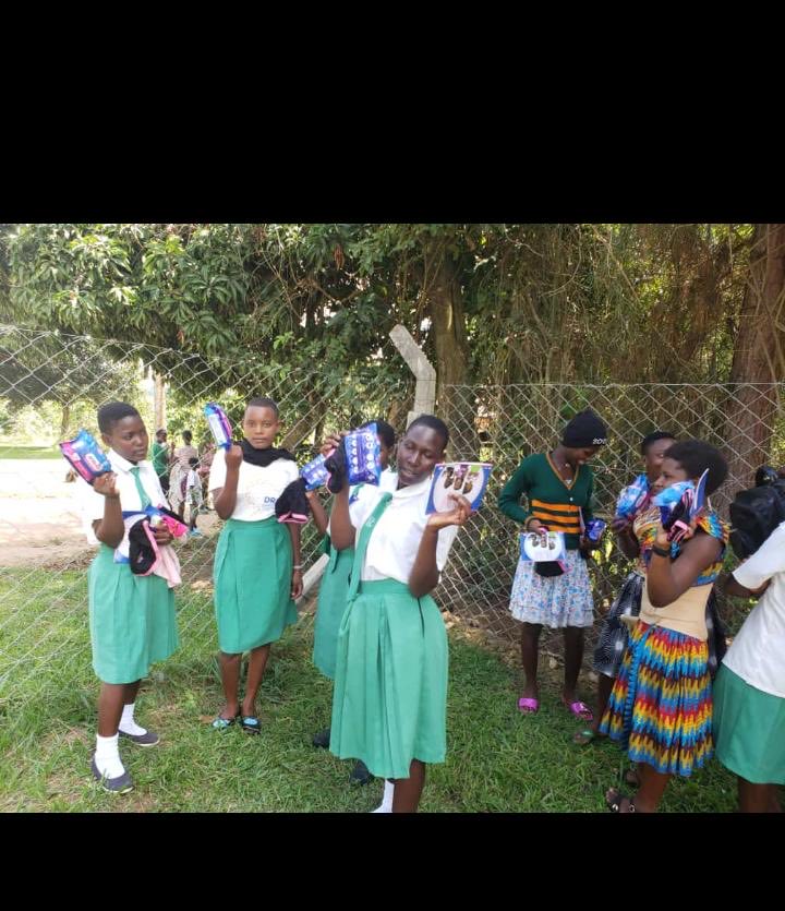 Momoteme1's tweet photo. Half a loaf is better than no bread . Asante Sana ⁦@Destadia⁩ ⁦@JulianNakiranda⁩ #deservinghope https://t.co/fIIS9wpqOK