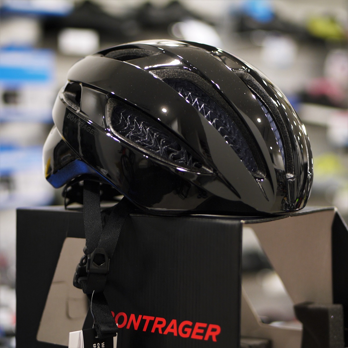 OkabeCycle's tweet image. 最先端の頭部保護テクノロジーWaveCelを採用したBontragerヘルメットが入荷しました！
Circuit（Blendrマウント対応）税込21,900円
Starvos Asia Fit 税込15,950円
#bontrager #bontragerhelmet #wavecell