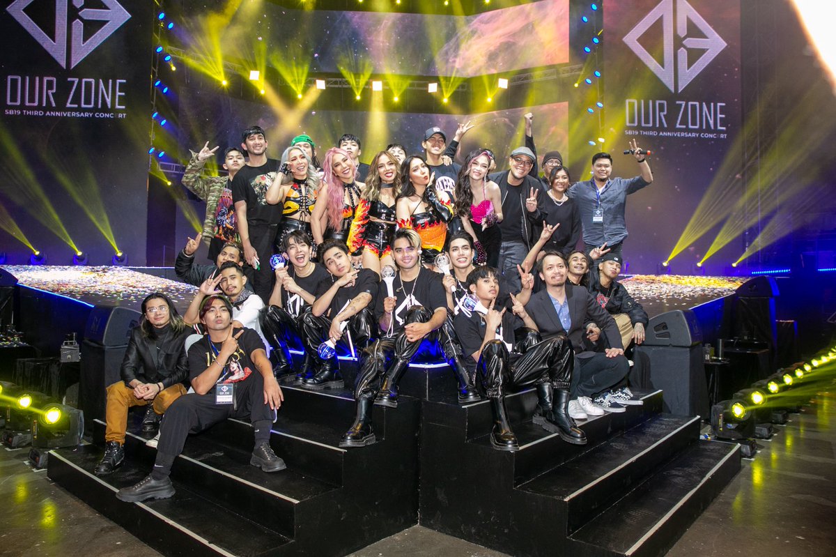 4SISTERSMUSIC's tweet photo. 📸 #SB19OZAnnivConcert Group Photo

@SB19Official with 4th Impact and @BonifacioAc ✨

#4thImpactatOurZone https://t.co/3E2w0HdKVT