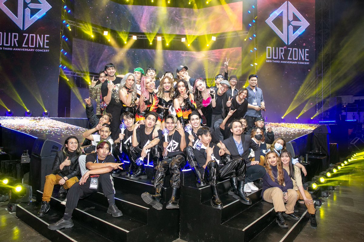 4SISTERSMUSIC's tweet photo. 📸 #SB19OZAnnivConcert Group Photo

@SB19Official with 4th Impact and @BonifacioAc ✨

#4thImpactatOurZone https://t.co/3E2w0HdKVT
