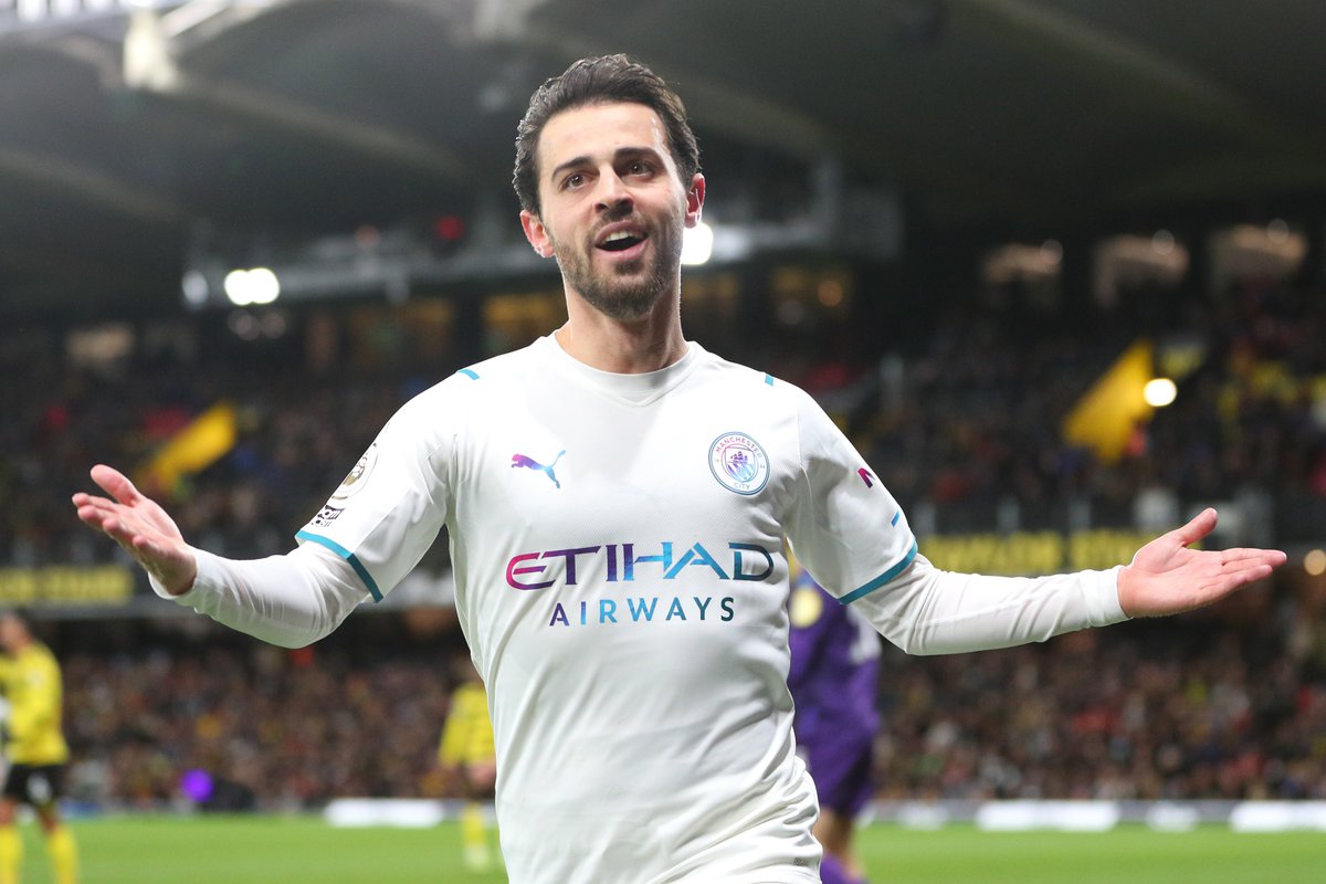 FootballSia0's tweet photo. Manchester City boss Pep Guardiola believes Bernardo Silva is currently the best player in the English Premier League - yes, even better than Liverpool's Mo Salah😮 Read: https://t.co/ILYm7i7ZZe
#MCFC #Bernardo #WATMCI https://t.co/BNIjCR1YRg