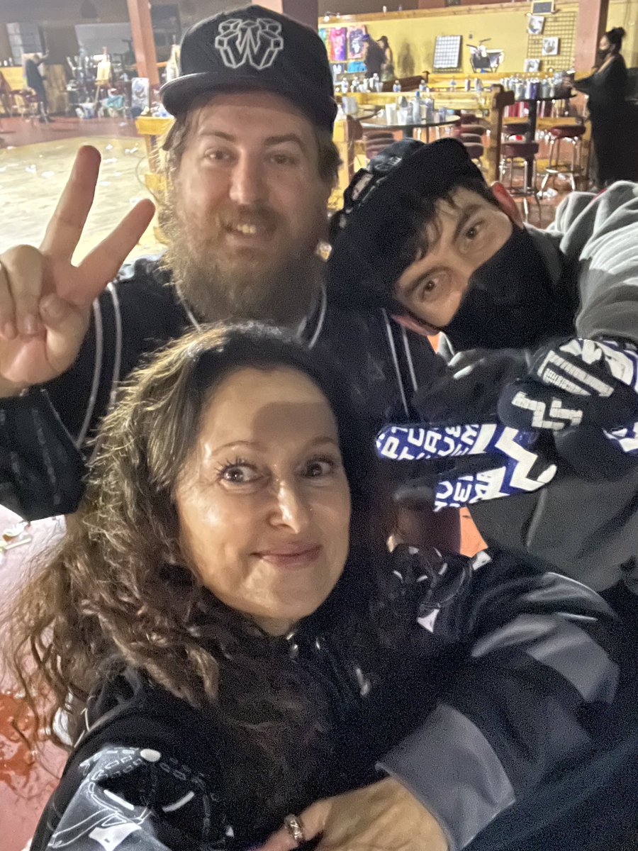 johnMontoni's tweet image. Meeting great was a insane way to cap this unforgivable night!!! @gjonesbass with the fam!!!