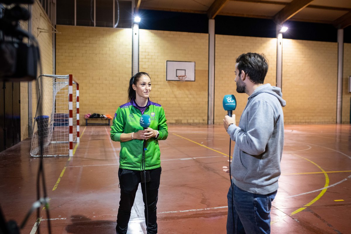 🤾‍♀️ | El pasado viernes recibimos la visita de <a href="/CanalMalagaRTV/">Canal Málaga RTV</a> <a href="/MalagaDxT/">Málaga DxT</a> durante los entrenamientos y partidos de esa jornada en <a href="/cardenal_ori/">Colegio Diocesano Cardenal Herrera Oria</a> 

¡Muy pronto os contaremos más! 😏

#SomosEscuelaDeportiva <a href="/fvictoria_es/">Fundación Victoria</a> <a href="/BMCiudadDMalaga/">TROPS MÁLAGA BM.</a>