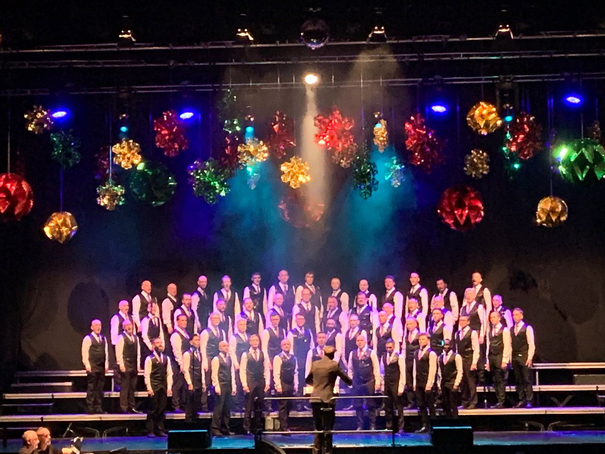 acvaghela's tweet photo. What a cracker of a night #PullACracker #Xmas #brethren @BrightonGMC @brightdome @sussexbeacon https://t.co/7gFsRXy6E0