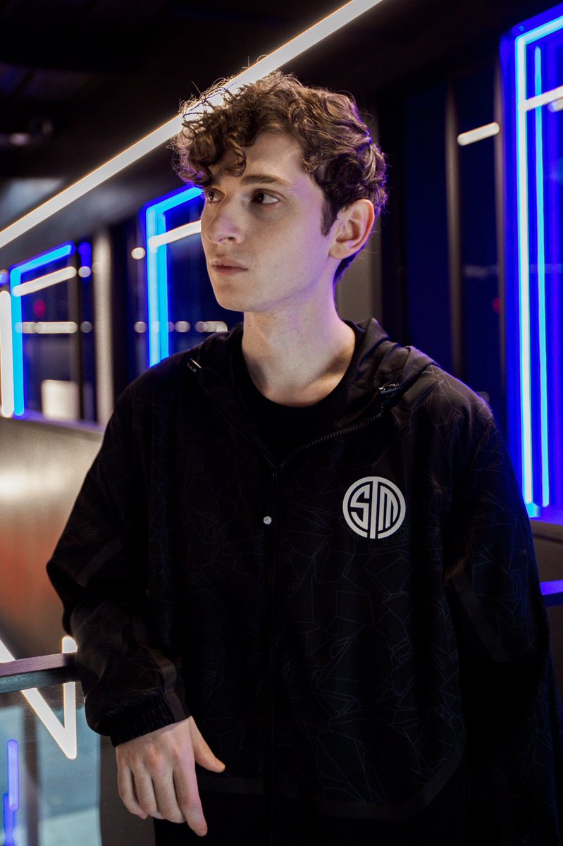 SugrYvie's tweet image. #fitchecksfor5up
I totally did not forget about this and I definitely did not take these pictures 2 minutes ago &amp;lt;3