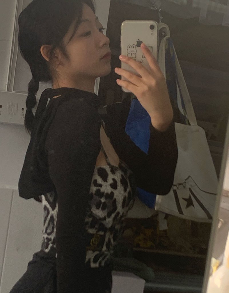 JungeumH's tweet photo. 喜欢哪个我鸭 https://t.co/zowRIKDE5Y