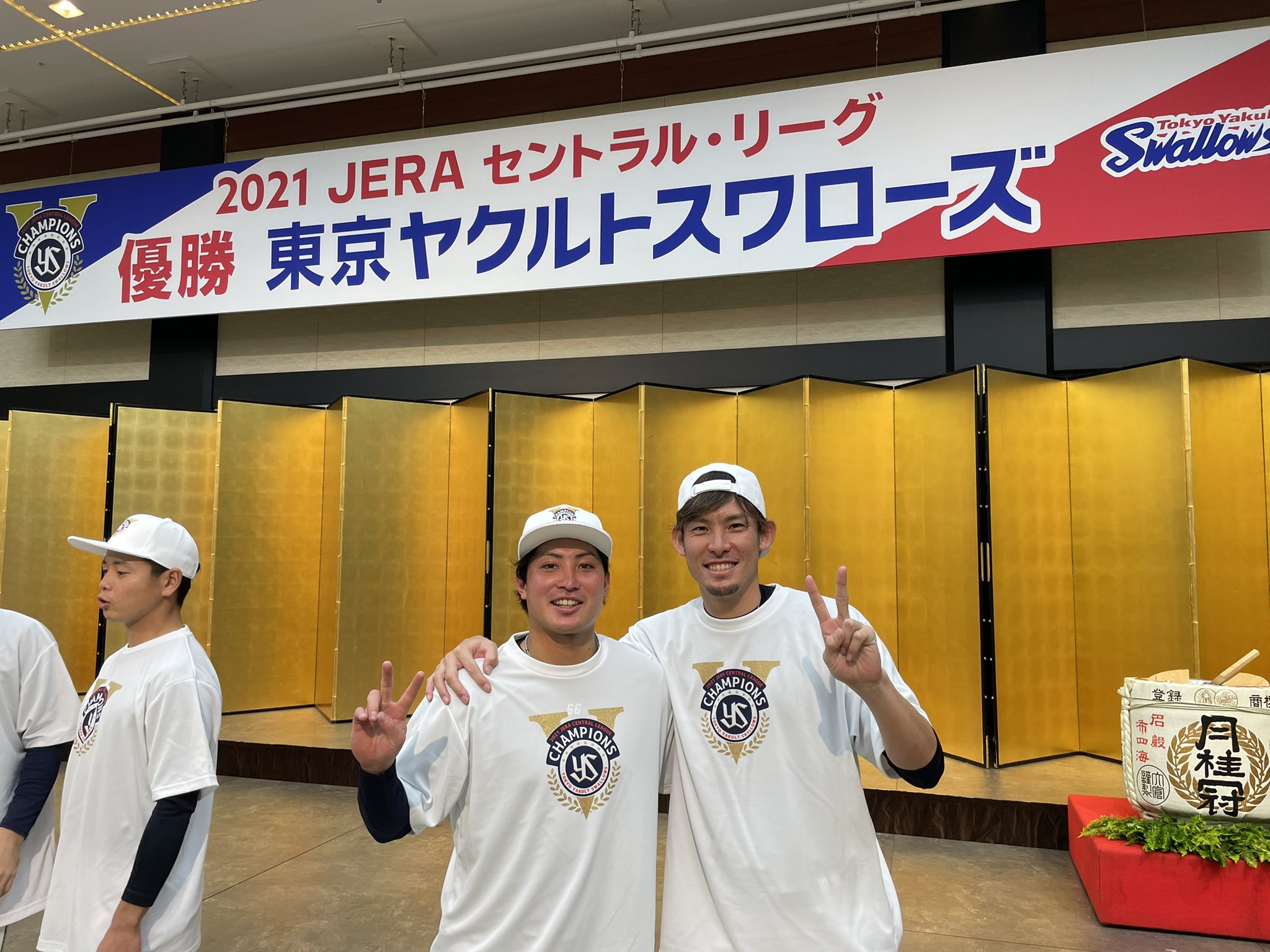 北海道日本ハムファイターズ・高梨裕稔投手（現東京ヤクルト）実使用フリース ヤクルト・高梨裕稔、古巣・日本ハム相手に4回6失点で降板