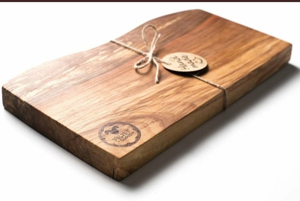 AislingRoche1's tweet photo. How about supporting small Irish businesses?🎄🎁🎄🎁 Just for Xmas we've limited edition collab with 4 other local businesses. Sheep's Milk Soap, Sheep's milk fudge, artisan sheep's milk chocolates. A hand-made wooden Irish cheese board. Would ♥️ RTs https://t.co/p3r09Flgsa https://t.co/SQzx2TBX4V