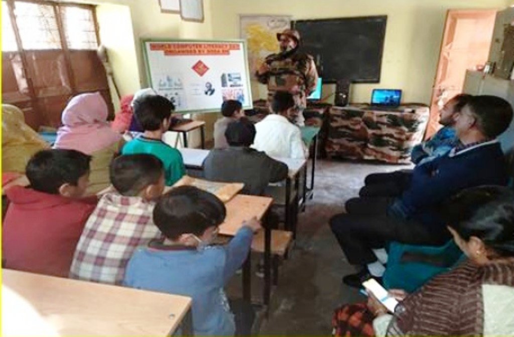 jaat1313's tweet photo. To commemorate the “World Computer Literacy Day” a lecture cum demonstration was organised by Indian Army at Govt Girls Middle School,  (J&amp;K). 
#السعودية_فلسطين 
#كأس_العرب 
#جورج_قرداحي 
#صباح_الخير 
#لا_يسكن_القلب_الا https://t.co/YTbwXT1sFd