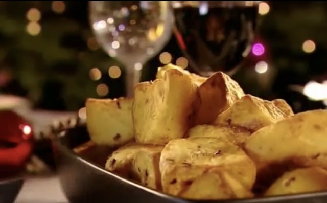 The Best Christmas Dinner Preparations By  Gordon Ramsay https://t.co/1EVOfK2qRd #recipes #recipe #dinner https://t.co/Xz71iiDSTV