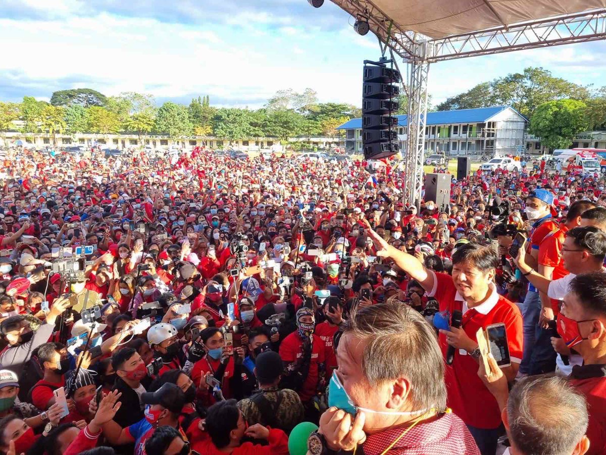 newswatchplusph's tweet photo. LOOK: Presidential aspirant Ferdinand “Bongbong" Marcos joins supporters in a rally in San Jose City, Nueva Ecija on Sunday afternoon.

Marcos is hoping to repeat his victory against VP Leni Robredo in the province in the 2016 elections. | @RexRemitio 

📸 Marcos Media Bureau https://t.co/otxFKQCz1K