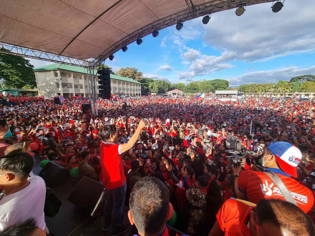 newswatchplusph's tweet photo. LOOK: Presidential aspirant Ferdinand “Bongbong" Marcos joins supporters in a rally in San Jose City, Nueva Ecija on Sunday afternoon.

Marcos is hoping to repeat his victory against VP Leni Robredo in the province in the 2016 elections. | @RexRemitio 

📸 Marcos Media Bureau https://t.co/otxFKQCz1K