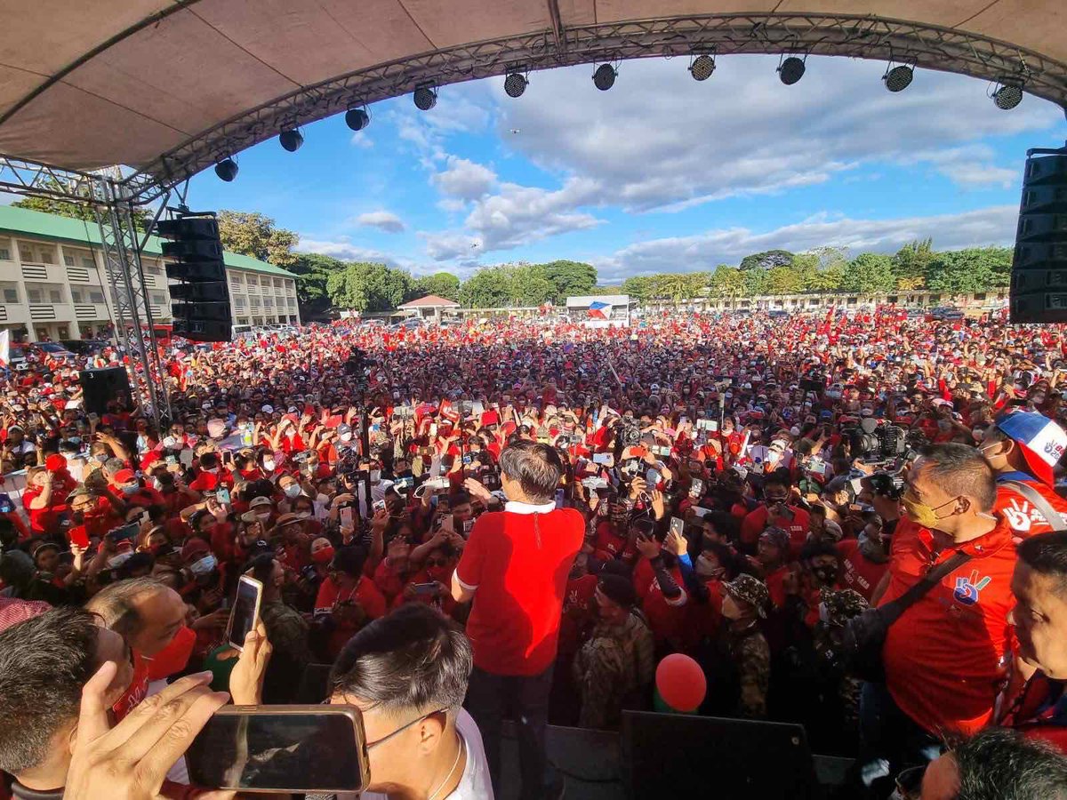 newswatchplusph's tweet photo. LOOK: Presidential aspirant Ferdinand “Bongbong" Marcos joins supporters in a rally in San Jose City, Nueva Ecija on Sunday afternoon.

Marcos is hoping to repeat his victory against VP Leni Robredo in the province in the 2016 elections. | @RexRemitio 

📸 Marcos Media Bureau https://t.co/otxFKQCz1K