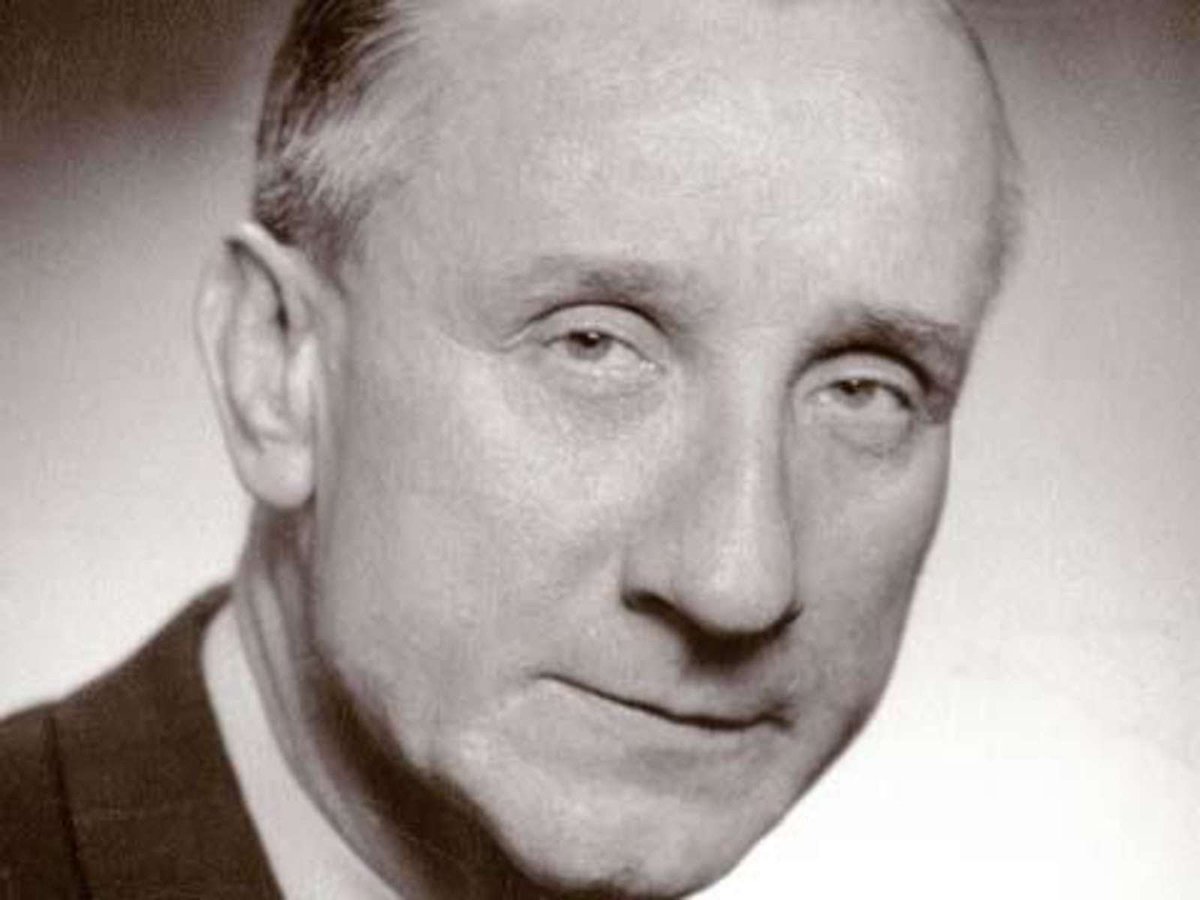 Das frühe NSDAP-Mitglied Erich Mix war ab 1937 #Oberbürgermeister von Wiesbaden, machte Karriere bei der SS &amp; enteignete Jüd*innen.

Nach 1945 machte er Karriere in der #FDP, wurde erneut OB von #Wiesbaden &amp; war verantwortlich für die Restitutionen.

#KeinVerblassenderTäterschaft