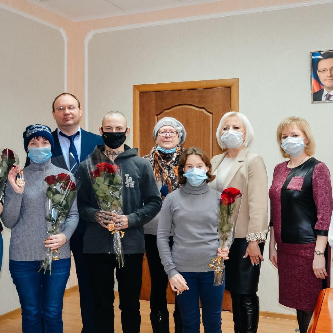 Торжественное вручение ключей от квартир лицам из числа детей-сирот и детей, оставшихся без попечения родителей, состоялось в администрации  района.