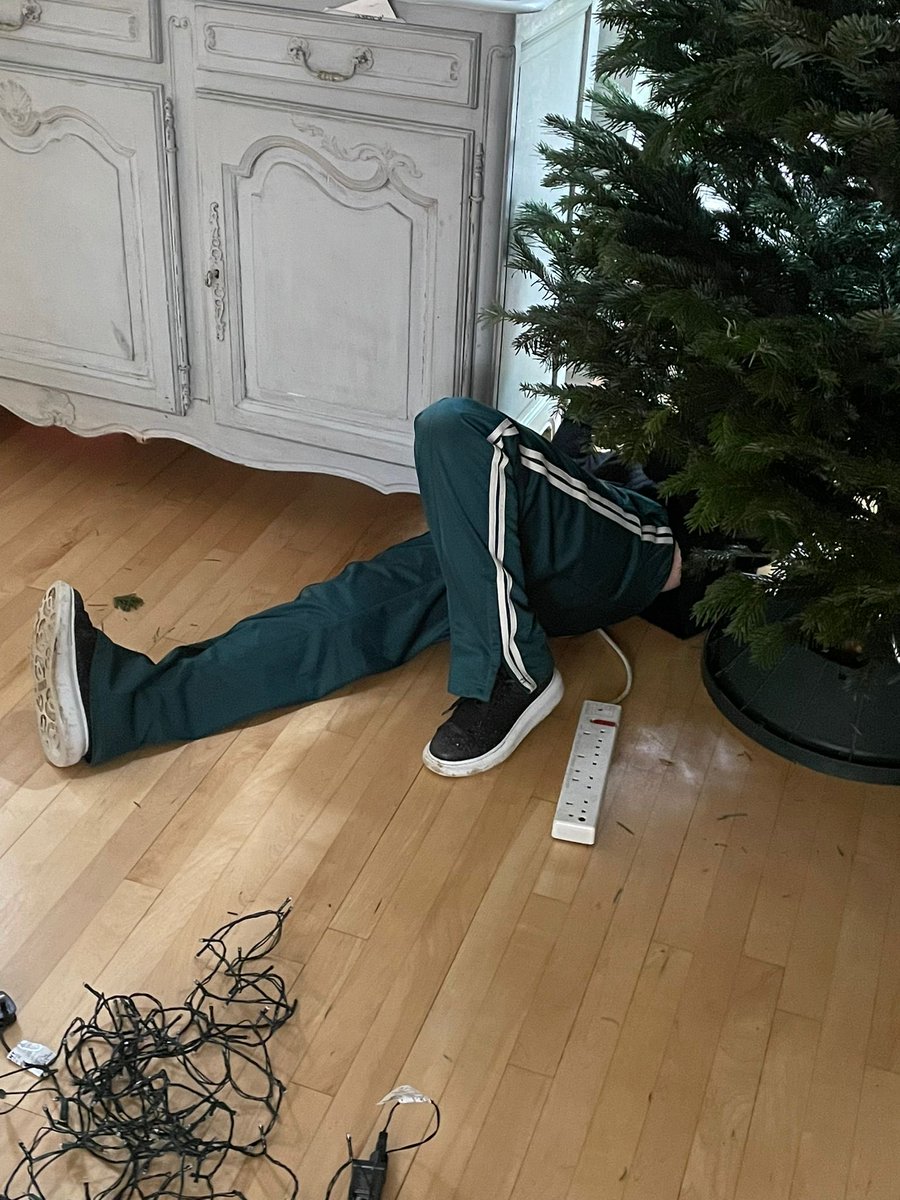 claregrogan2's tweet image. Day Off! Just practicing my Madonna moves. #ChristmasTreeLights 🎄❤️🎄💋