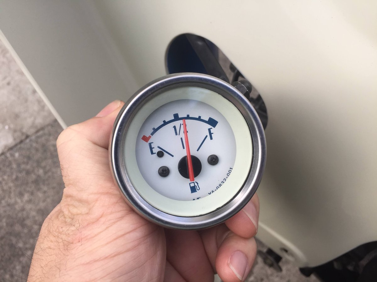 as3_sakura's tweet image. まだ固定してないけど
リトルカブに燃料計 取り付けた