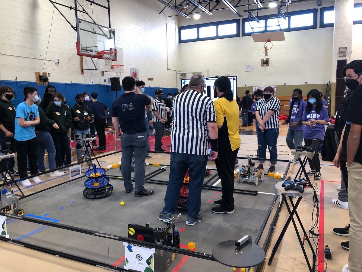 JohnDeweyBK's tweet photo. Our Robotics Team had their first competition back at John Dewey High School this weekend! Go Team 3οΈβ£3οΈβ£3οΈβ£ #NYCSTEM https://t.co/kLZuFesjwc