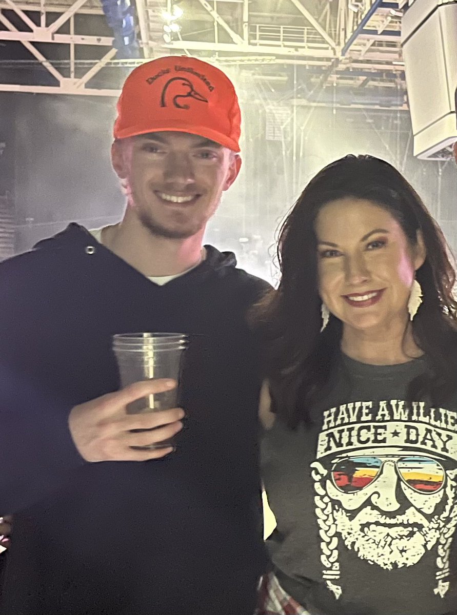 Jillindale's tweet photo. My whole life I’ve assumed Chad shit him out but our smiles tell different #samesmile https://t.co/aKxNAHd2ui