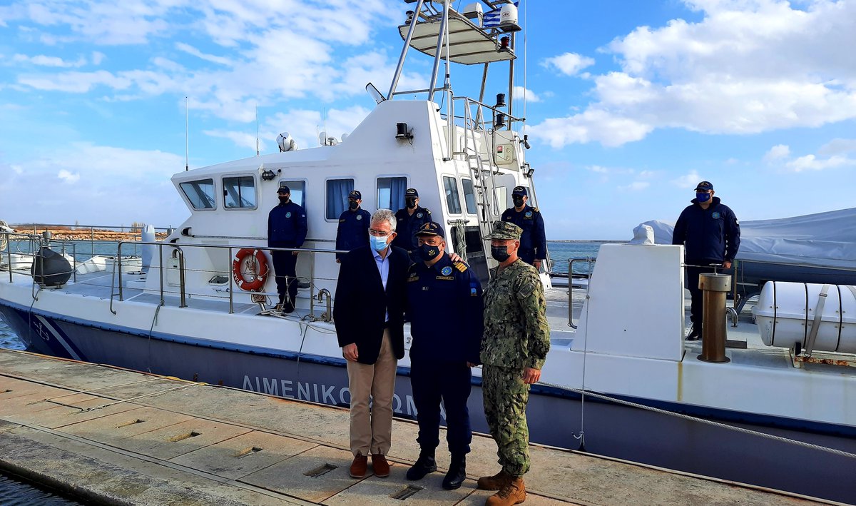 Aktofylakas's tweet photo. During the 03/12 #AtlanticResolve #DVday the @USAmbPyat thanked and congratulated the @HCoastGuard personnel of #Alexandroupoli for the security measures in the port within the #MDCA agreement. #StrongerTogether #WeAreNATO @USArmyEURAF @USEmbassyAthens https://t.co/B2wtIRzUre