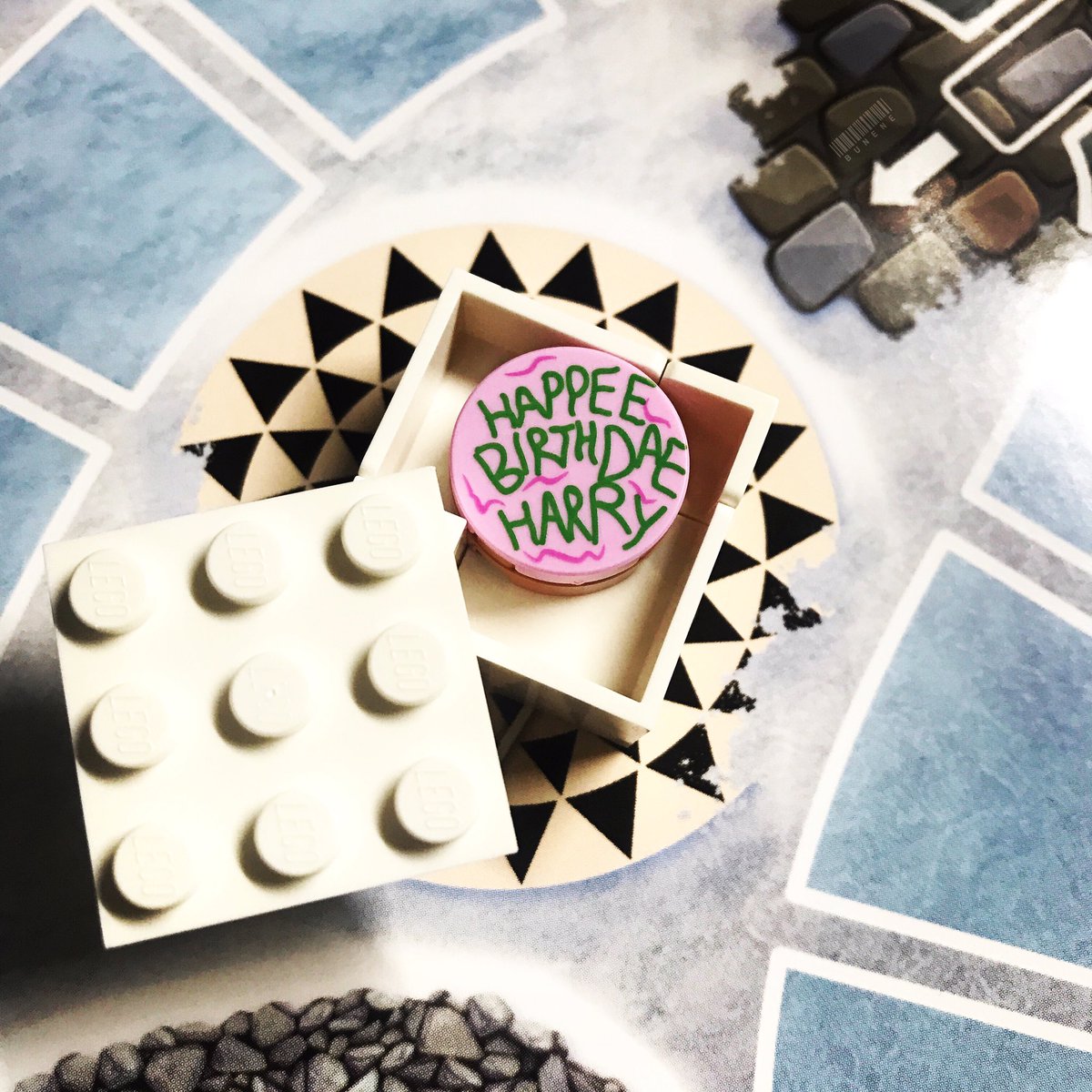 BuNinayBricks's tweet photo. advent calendar day 5
β’
#BuNinayBricks #buneneBricks #lego #afol #adventcalendar #harrypotter #adventcalendar2021 #legoharrypotter #journeytohogwarts #hogwarts #pinoylug #phlug #bricknetwork #brickcentral #brickgeekz #brickstagram #brickculture #legostagram #legography https://t.co/gbRd1Va78b