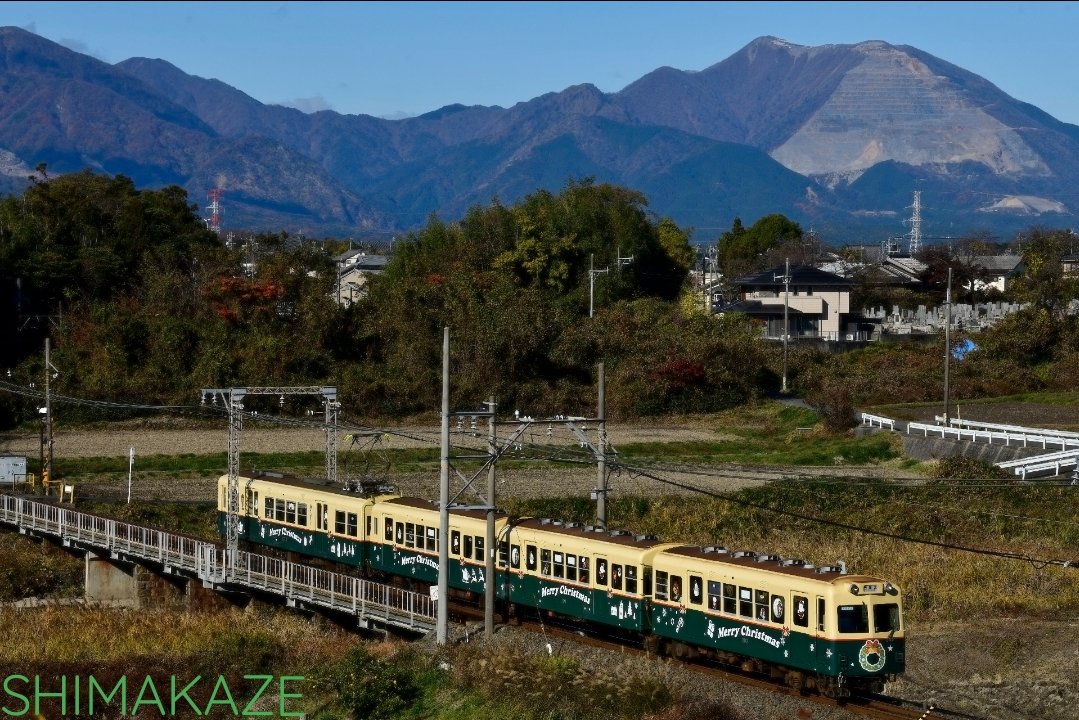 50101TUBASA's tweet photo. 200系-270系 K77 三重交通復刻塗装(クリスマス🎄ドレイン) 戸上川交差から藤原岳バック.楚原カーブを晴れで通過🤩 めがね橋.面潰れの東員付近
4カット選びました
① 大泉〜東員 ② 麻生田〜楚原 ③ 楚原〜麻生田 ④ 東員〜大泉
#クリスマスドレイン
#K77
#三重交通復刻塗装
#三岐鉄道北勢線 https://t.co/ySN834f0So