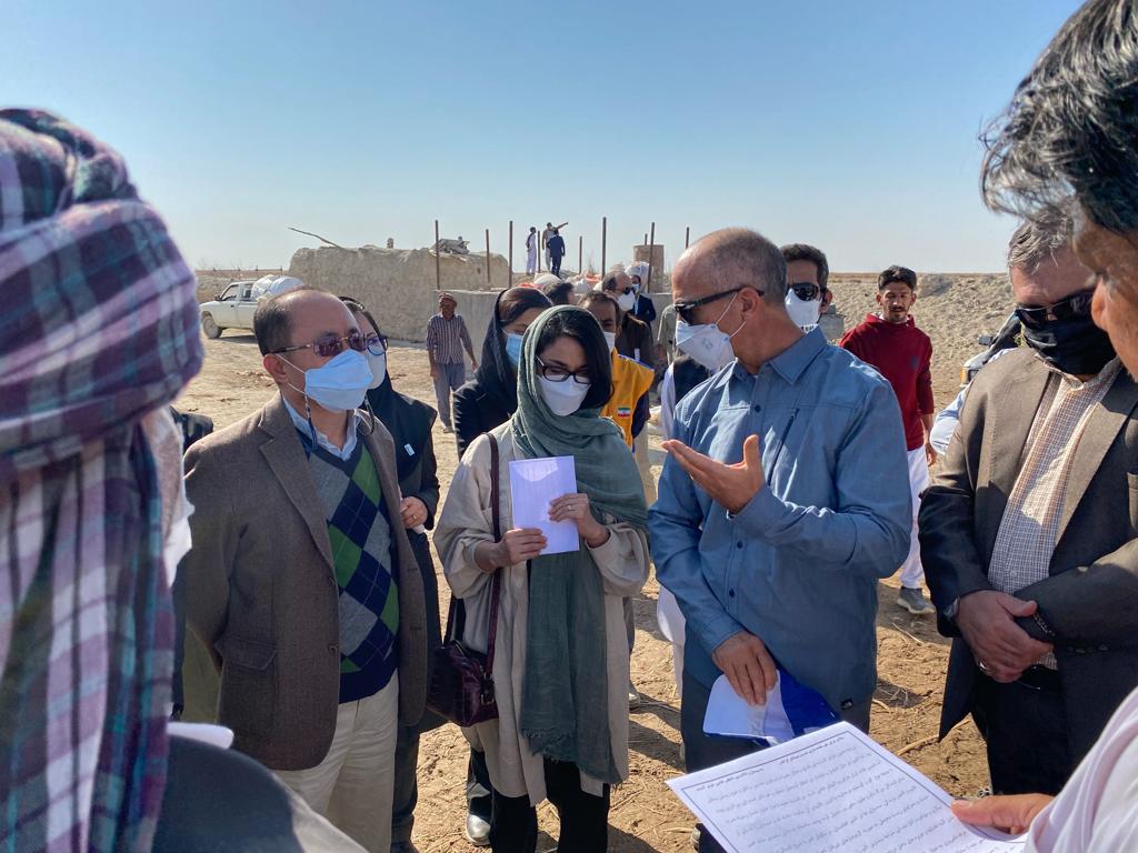 UNDPIran's tweet photo. 1/2 “#Hamoun is our heart & our life.” These words were shared by the local community during our recent mission to Sistan & Baluchestan w/ H.E. Ambassador of @SKoreainTehran. We exchanged views w/ authorities & the local community on effects of climate change & #water management. https://t.co/xXzBkE5k6D