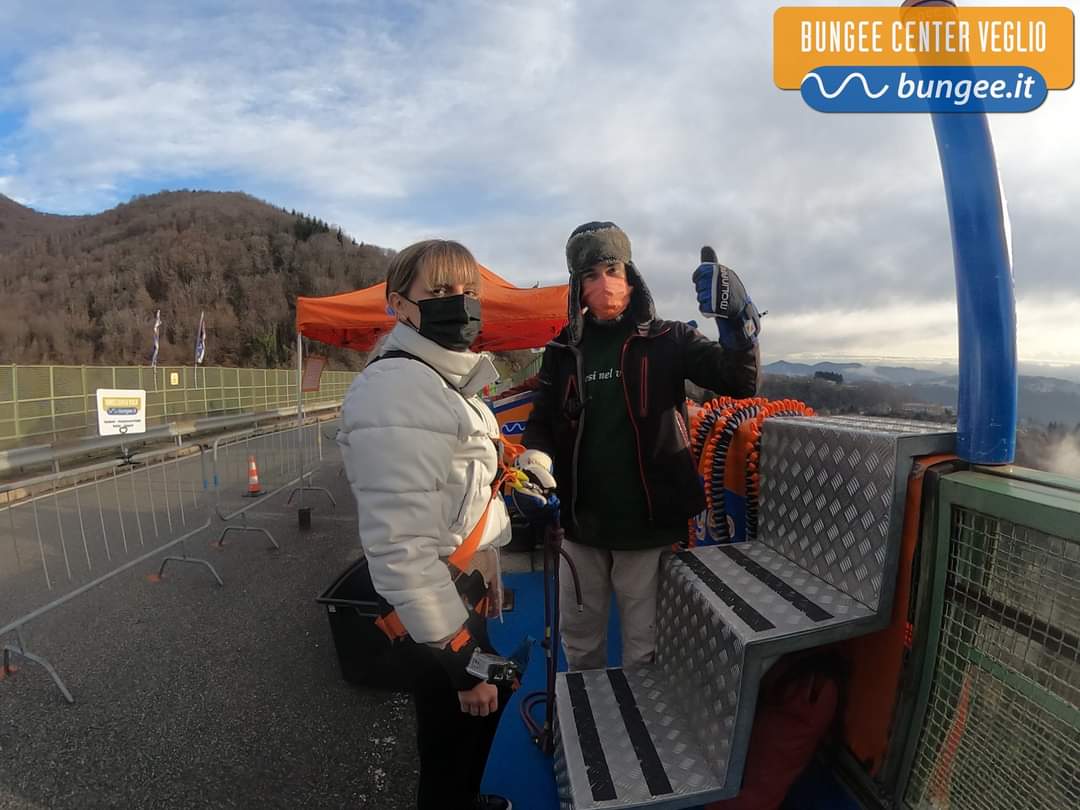 bungeeit's tweet photo. Ultima data stagionale in odore di neve, fa freddo, ma si salta che è un piacere! Appuntamento a Marzo 2022 per una nuova stagione di salti! https://t.co/P0ljJ7Jglh