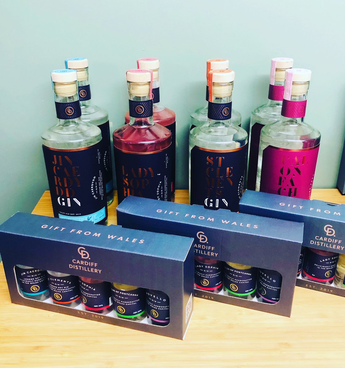HomemadeWales's tweet photo. The gin is back for another week from tomorrow. On its own or in a hamper. Pop in the shop or give us a call 🎄
#cardiffgin #jincaerdydd #madeincardiff #luxuryhampers #christmas #welshproduce #giftideas #hampers #barry #valeofglamorgan @cardiffdistillery https://t.co/07WbbYLLjF