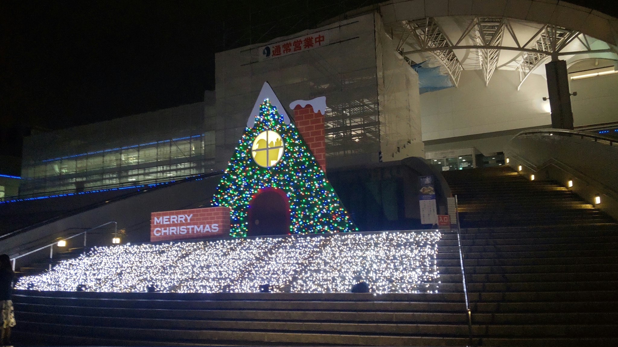 まゆらぁ イルミネーション見たさで暗くなってから名古屋港へランニングです クリスマスイルミ 今年はこんなんです 名古屋港 クリスマスイルミネーション T Co S1y3arbrax Twitter